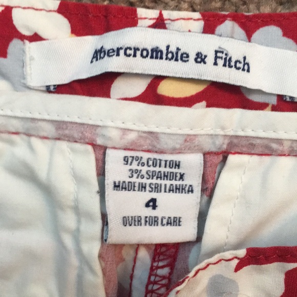 Red flower print Abercrombie capris - Picture 2 of 3